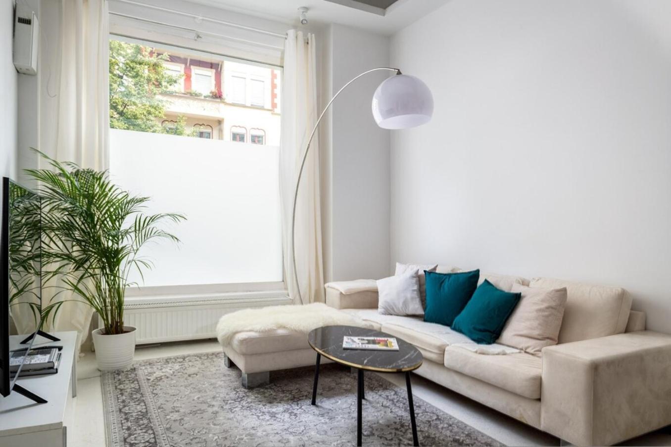 With Fireplace Near Underground Appartement Berlijn