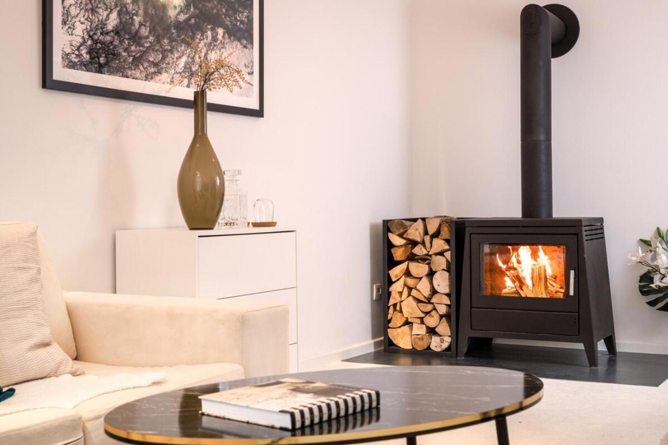With Fireplace Near Underground Appartement